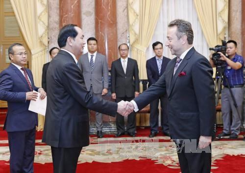 Chủ tịch nước Trần Đại Quang tiếp các Đại sứ trình Quốc thư